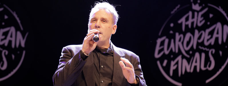 Roberto Quintavalle durante la sua esibizione alla Finale Europea del Tour Music Fest 2025